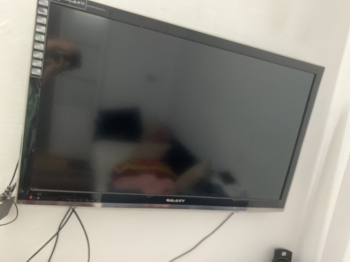 شاشه 42بوصه Galaxy استعمال بسيط حاله ممتازه للبيع 