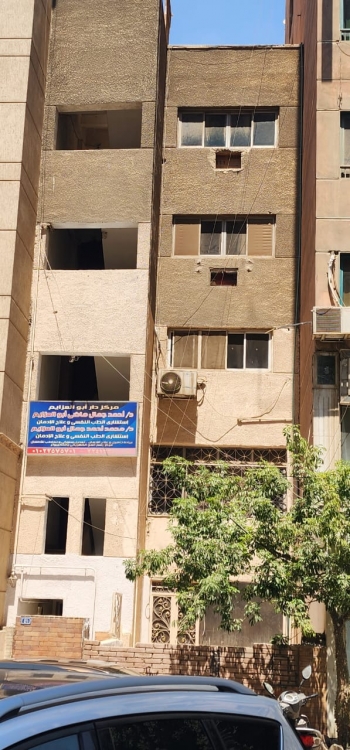 فرصه لسرعه البيع لظروف خاصة بسعر لقطه عقار (٥) ادوار بمصر الجديده لجميع الاغراض بموقع تجارى