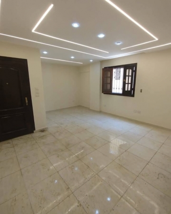 للبيع شقه بالعبور 140م بالحي الثالث بسعر لقطه